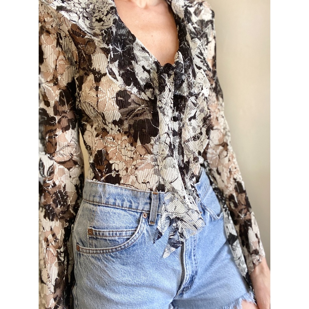 Vintage cache bell sleeve lace top - Picture 4 of 5